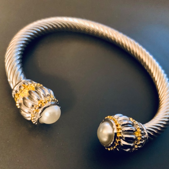 DESIGNER INSPIRED CABLE BRACELET ⭐️2-Tone Faux PEARL TWISTED CUFF NEW CONDITION - Picture 3 of 16